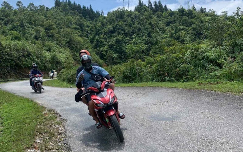 Traffic in Ha Giang Loop